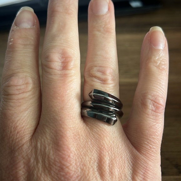 Lia Sophia Hematite ring size 8 - Picture 2 of 2
